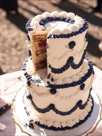 Kouzlo podzimní svatby 🍁🍂 Sladká vzpomínka na minulou sobotu 🎂💍